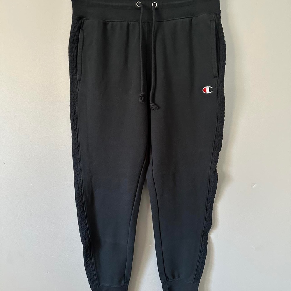 m champion sweatpants/joggers
champion embroidered all along the side of pants